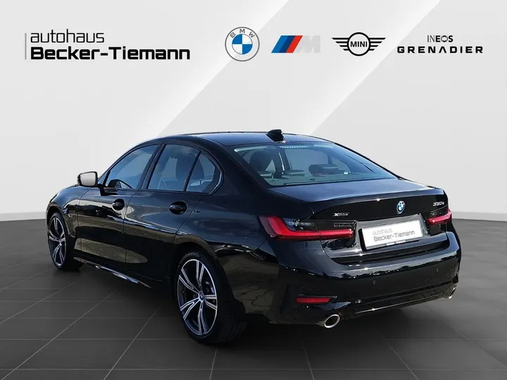 BMW 330