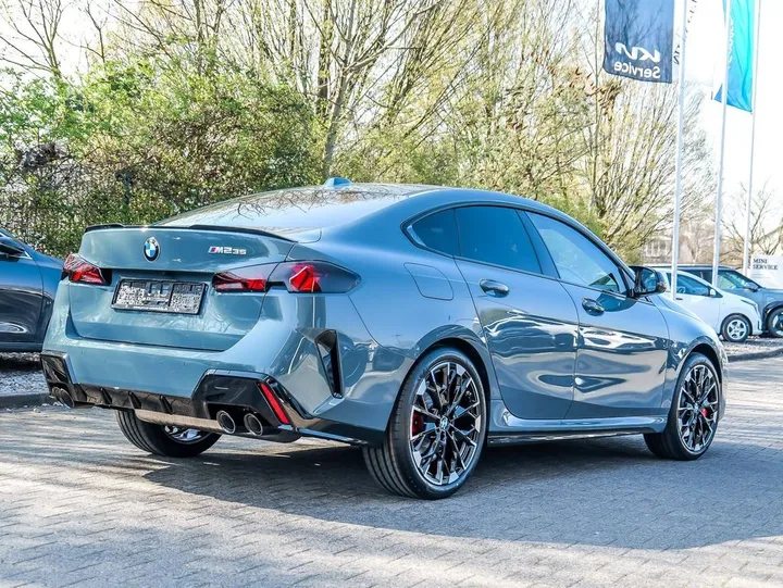 BMW M235