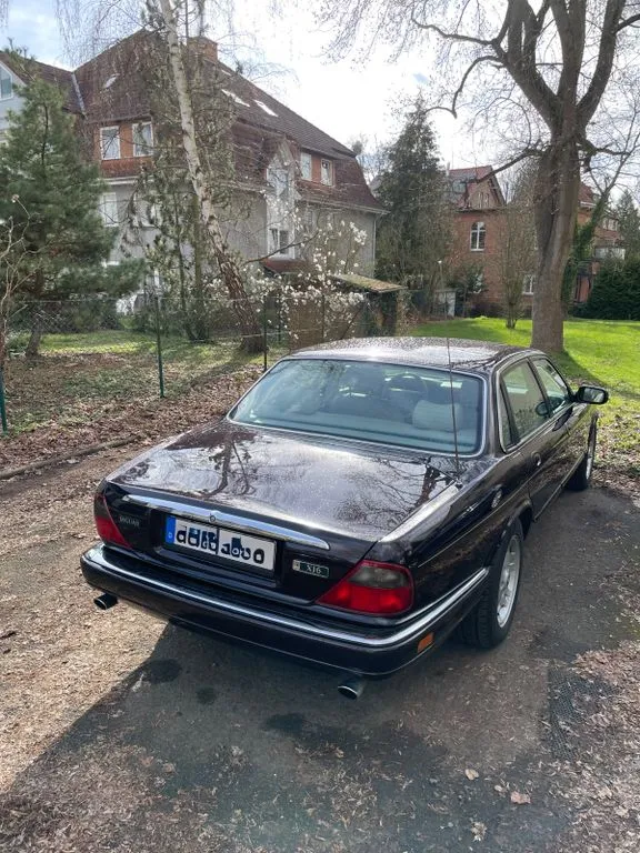 Jaguar XJ6