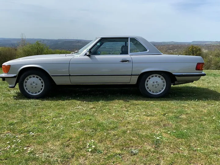 Mercedes-Benz SL 560