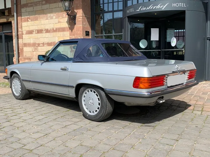 Mercedes-Benz SL 560