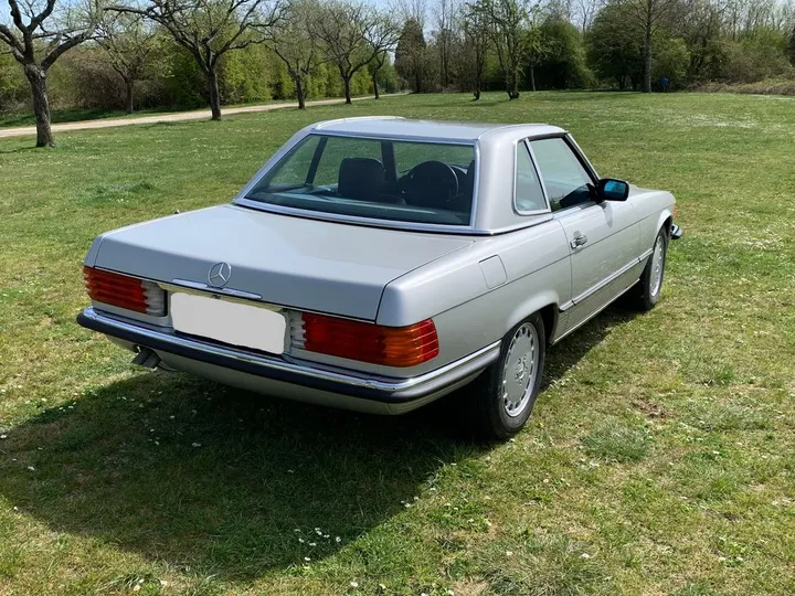 Mercedes-Benz SL 560