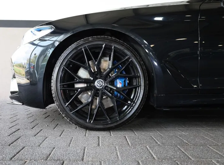 BMW M550