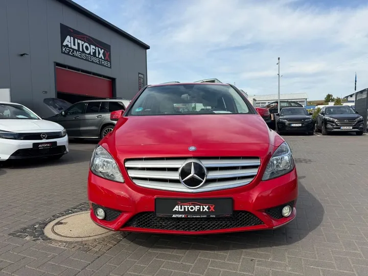 Mercedes-Benz B 180