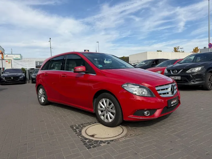 Mercedes-Benz B 180