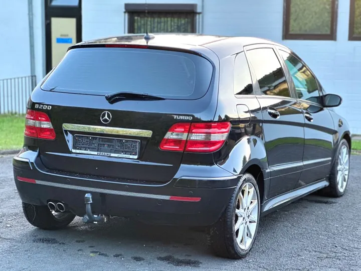 Mercedes-Benz B 200