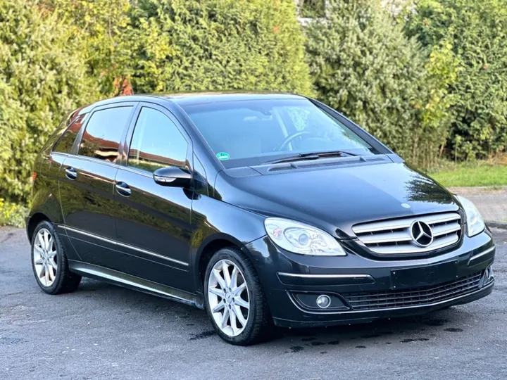 Mercedes-Benz B 200