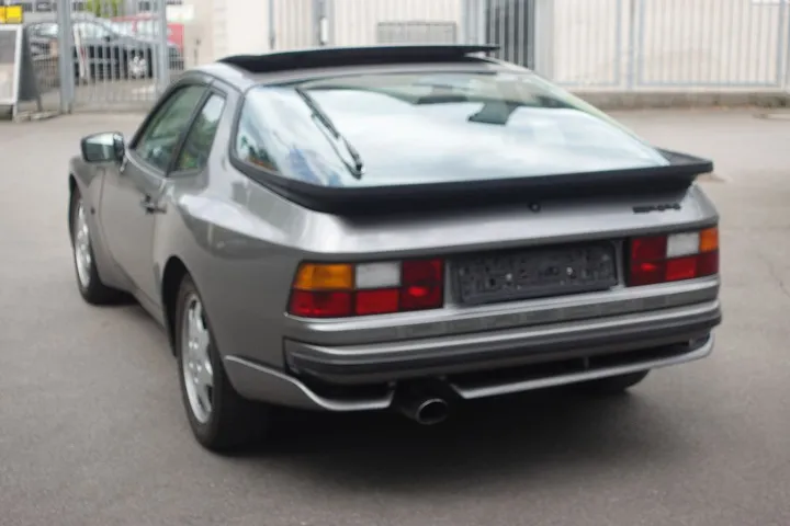 Porsche 944