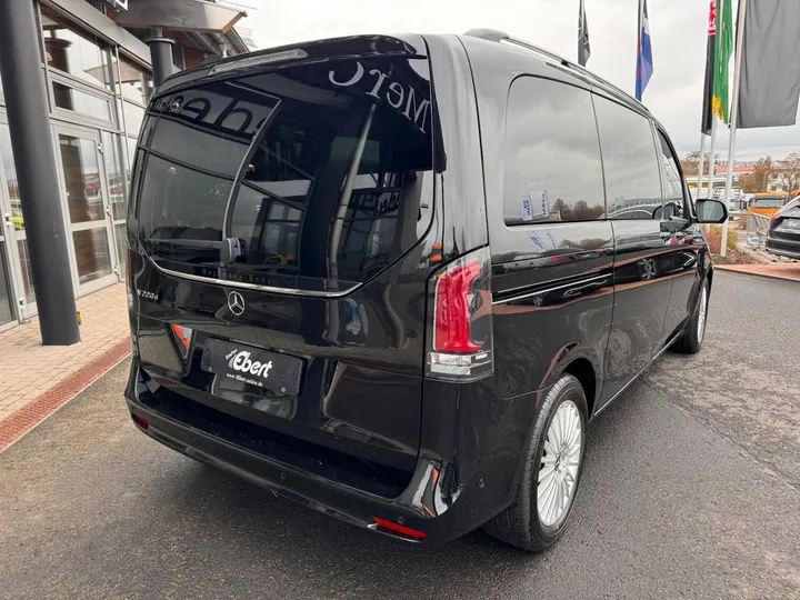 Mercedes-Benz V 220