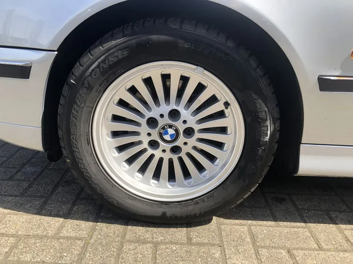BMW 528