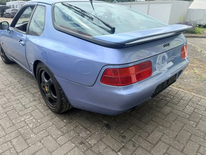 Porsche 968