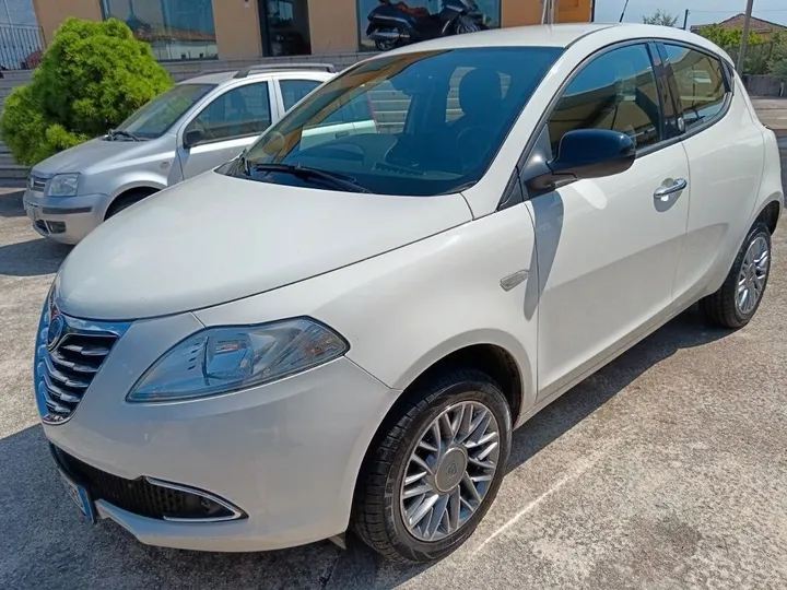 Lancia Ypsilon