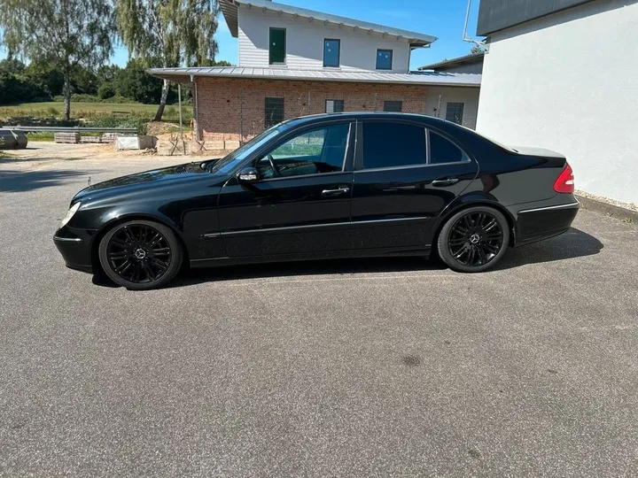 Mercedes-Benz E 320