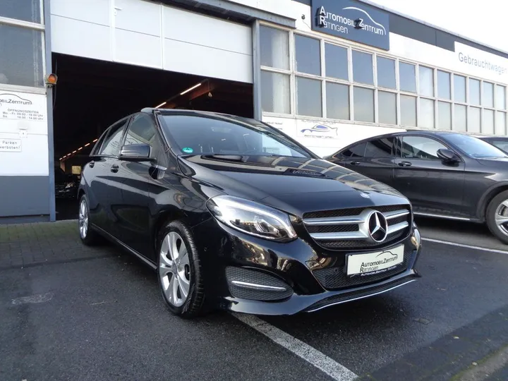 Mercedes-Benz B 180