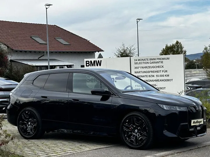 BMW iX