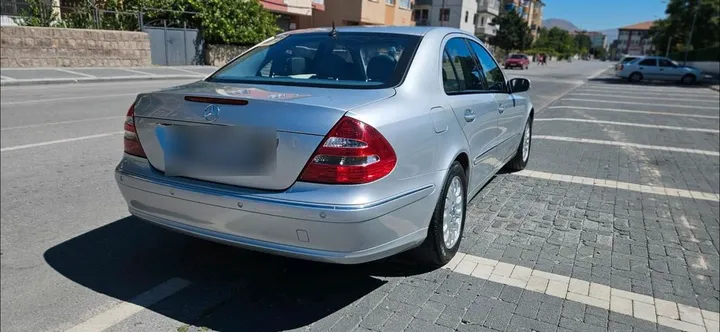 Mercedes-Benz E 320