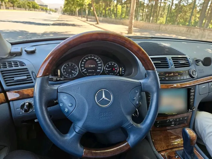 Mercedes-Benz E 320
