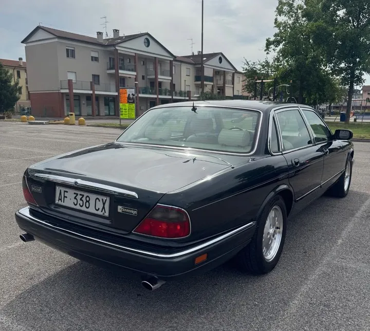 Jaguar XJ