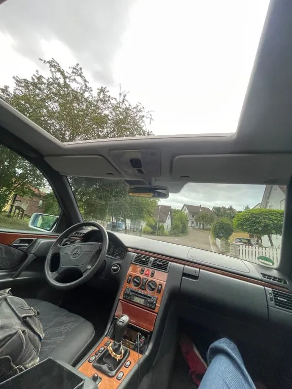 Mercedes-Benz E 200