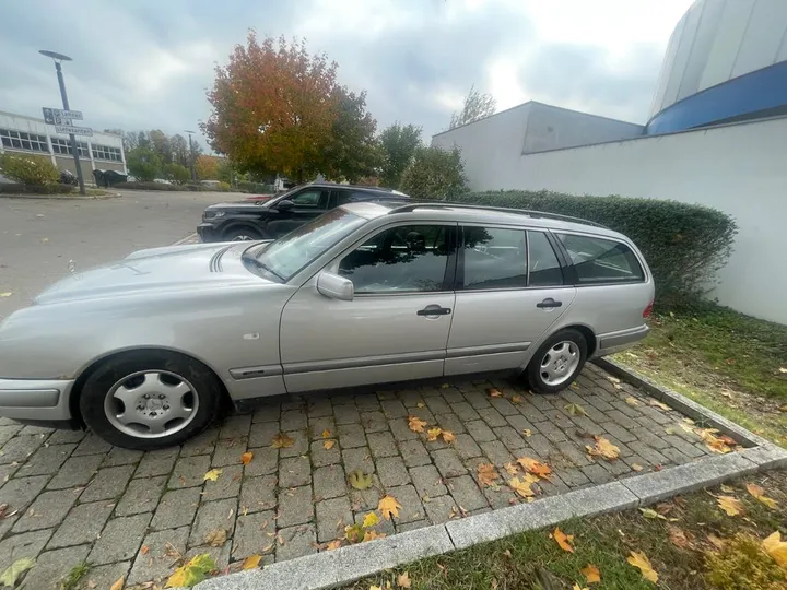Mercedes-Benz E 200