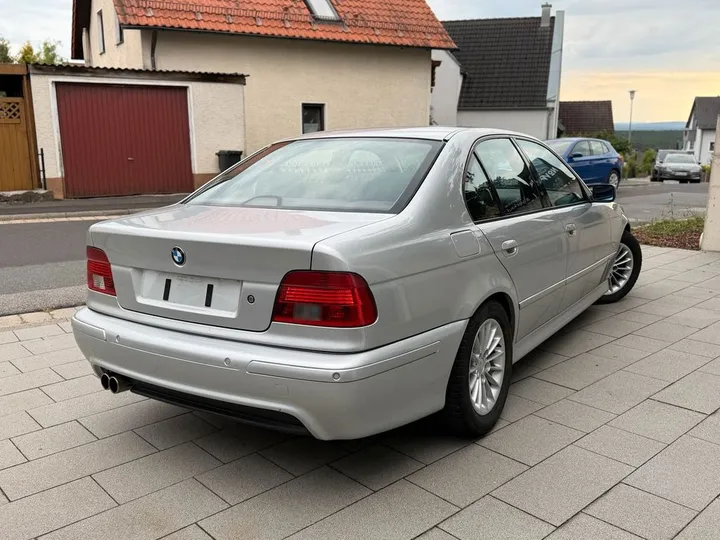BMW 525