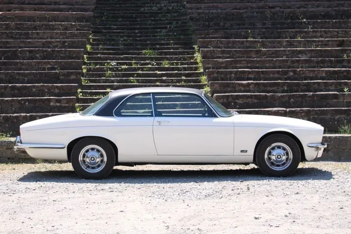Jaguar XJ6
