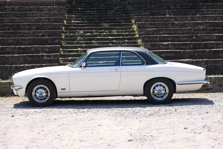 Jaguar XJ6