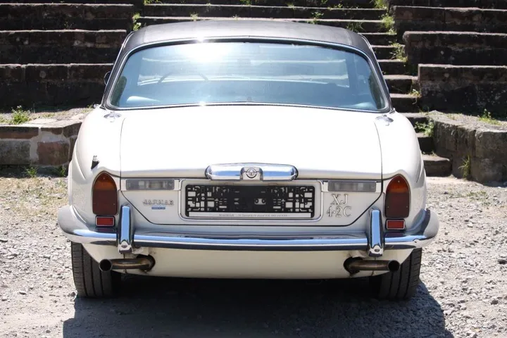 Jaguar XJ6