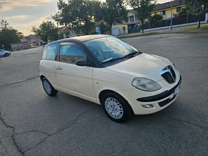 Lancia Ypsilon