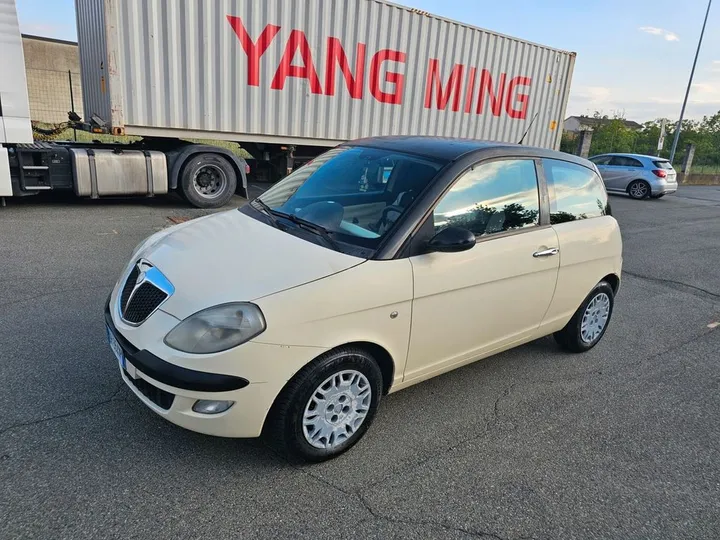 Lancia Ypsilon