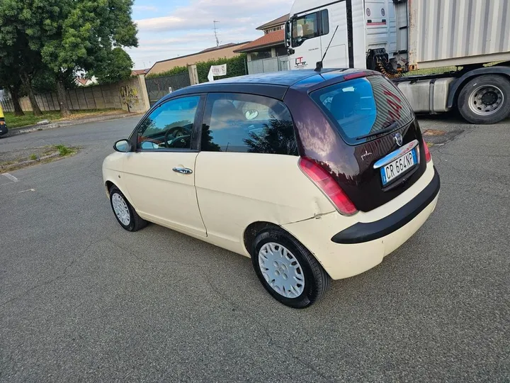 Lancia Ypsilon
