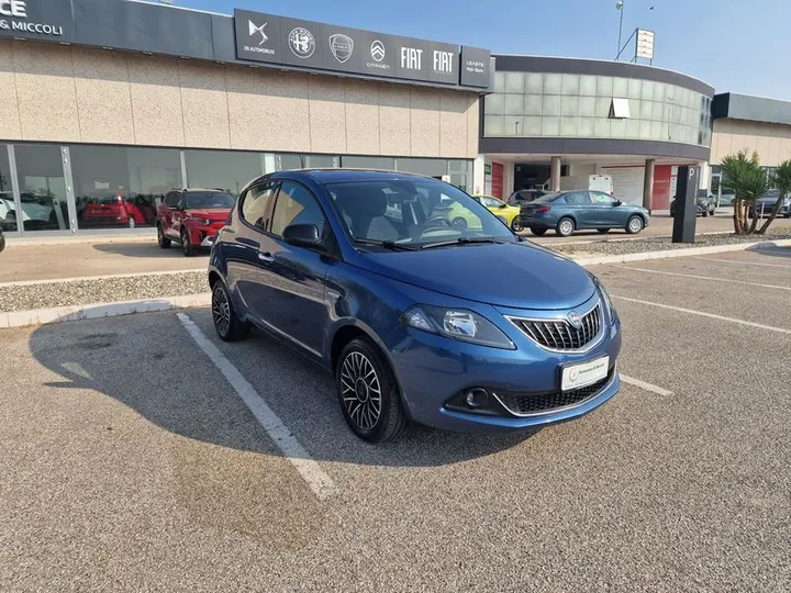 Lancia Ypsilon