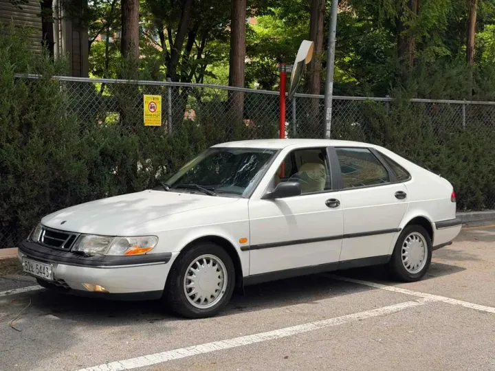 Saab 900