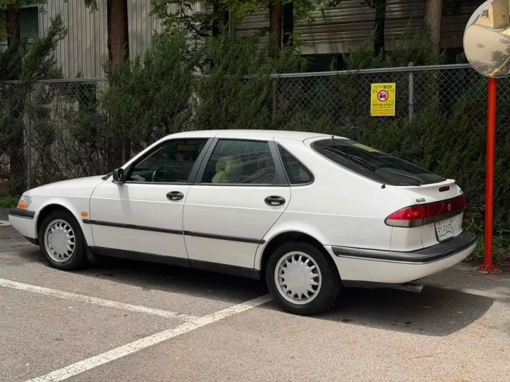 Saab 900