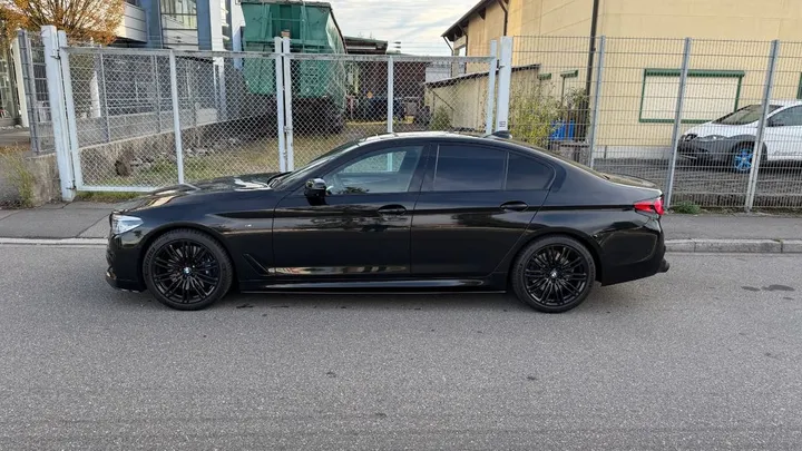 BMW M550
