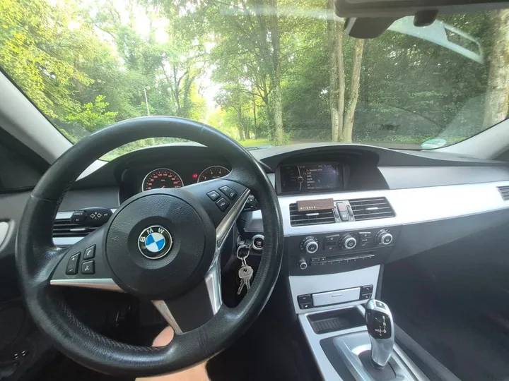 BMW 523