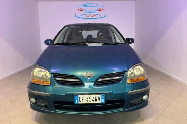 Nissan Almera Tino
