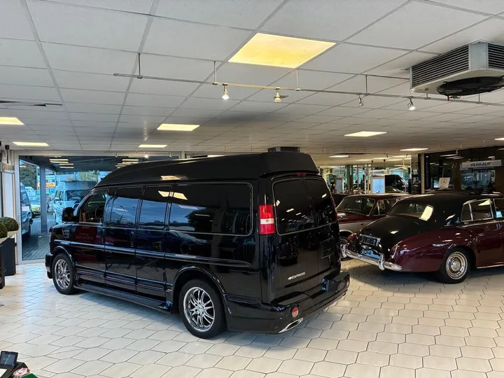 GMC Savana