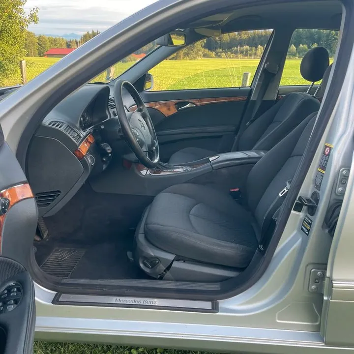 Mercedes-Benz E 220