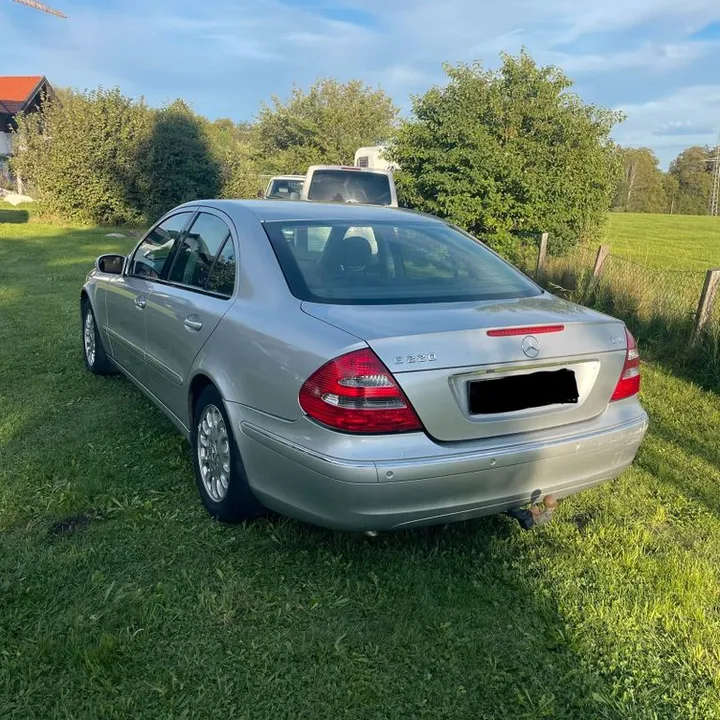Mercedes-Benz E 220