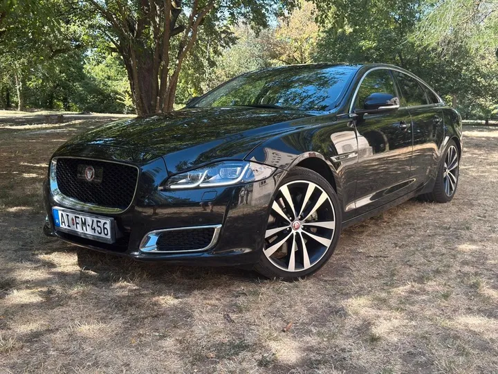Jaguar XJ