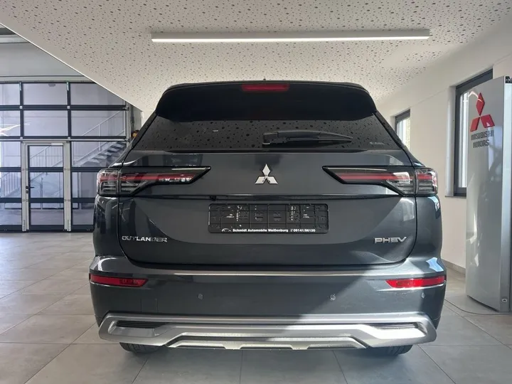 Mitsubishi Plug-in Hybrid Outlander