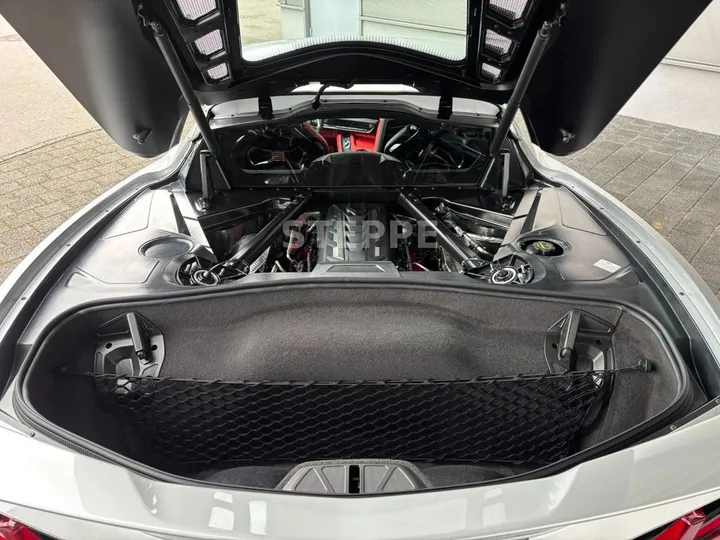 Corvette C8
