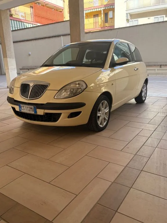 Lancia Ypsilon