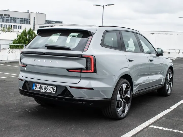 Volvo EX90