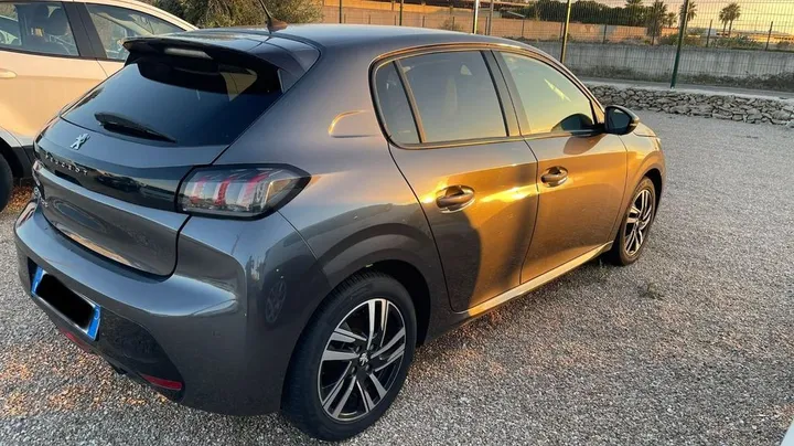 Peugeot 208