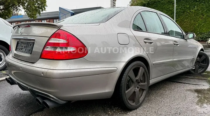 Mercedes-Benz E 200