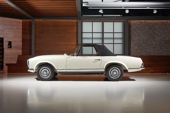 Mercedes-Benz 230