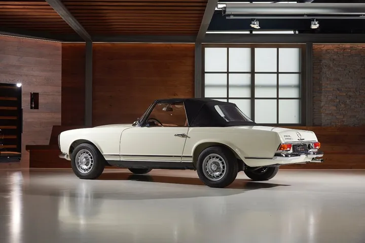 Mercedes-Benz 230