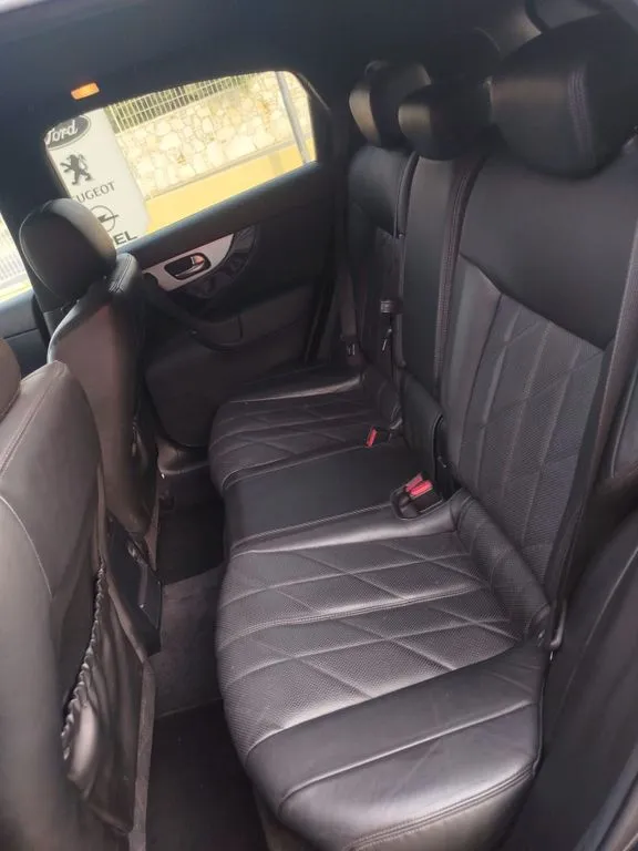 Infiniti QX70